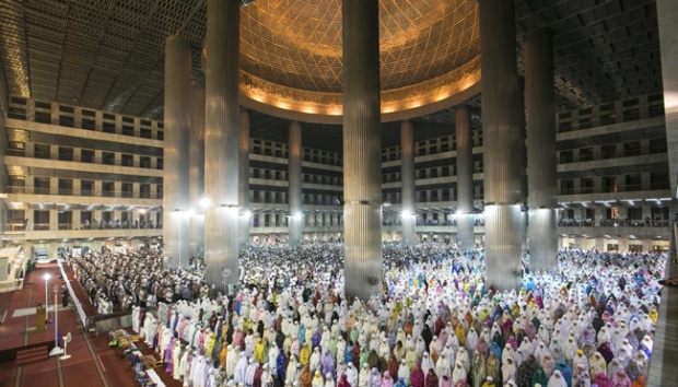The largest Jakarta Istiqlal mosque in southeast Asia