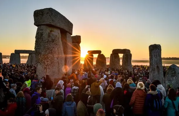 How Many People Visit Stonehenge Each Year (willshirerelive.co.uk)
